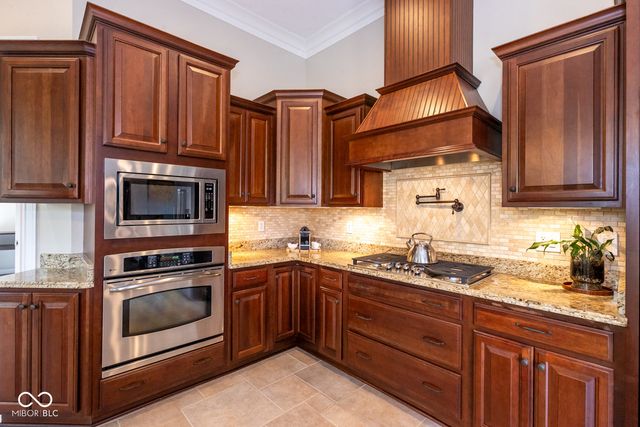 13722 Diving Hawk Crossing, Fishers, IN 46055