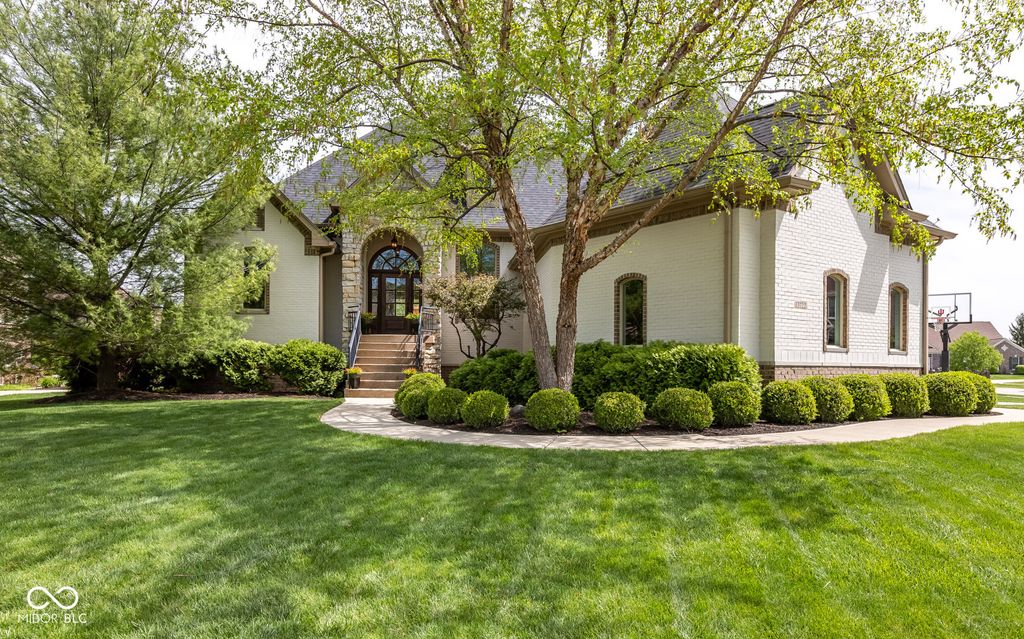 13722 Diving Hawk Crossing, Fishers, IN 46055