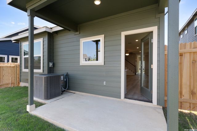 890 Farmhouse Trail, New Braunfels, TX 78130