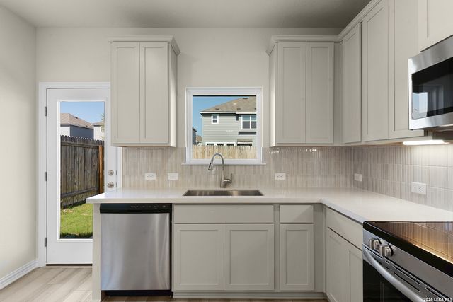 890 Farmhouse Trail, New Braunfels, TX 78130