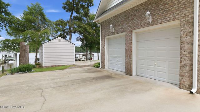 121 Sabre Point Drive, Bath, NC 27808