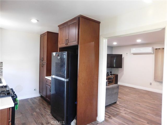 806 E 103rd Place Place, Los Angeles, CA 90002