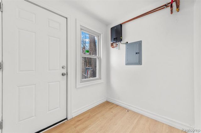 1523 E Madge Avenue, Hazel Park, MI 48030