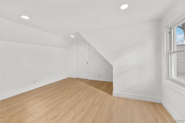 1523 E Madge Avenue, Hazel Park, MI 48030