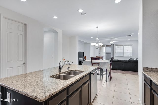 123 W WINTERBERRY Avenue, Queen Creek, AZ 85140