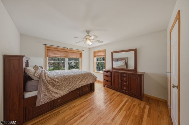 14 E Shore Dr, Hampton Twp., NJ 07860