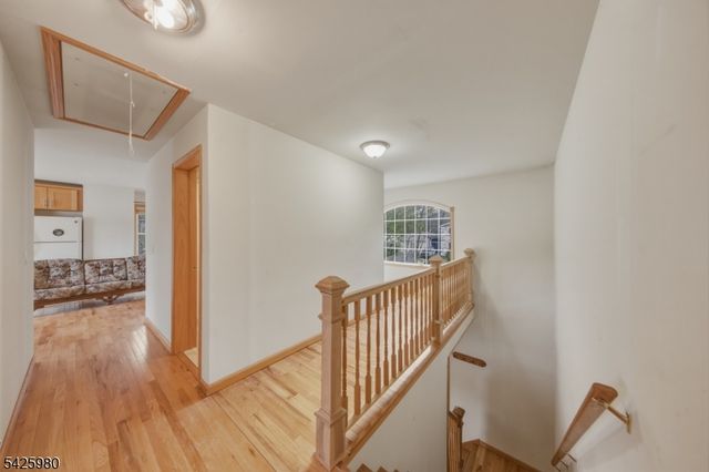 14 E Shore Dr, Hampton Twp., NJ 07860