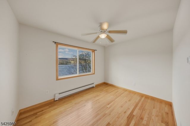 14 E Shore Dr, Hampton Twp., NJ 07860