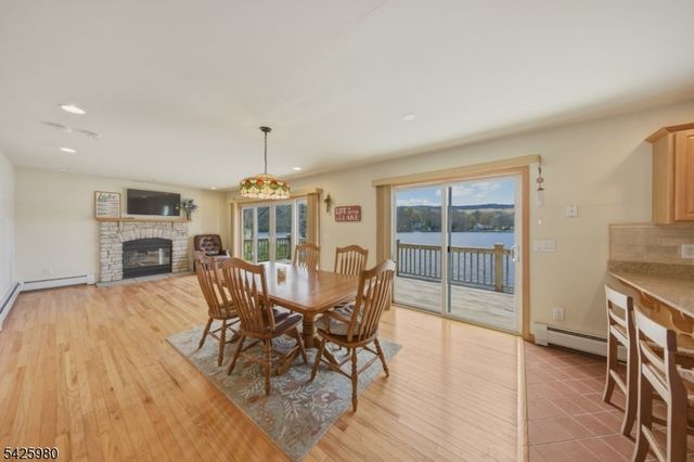 14 E Shore Dr, Hampton Twp., NJ 07860