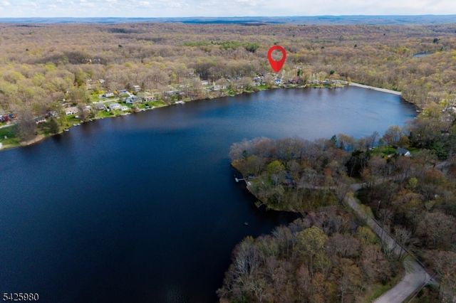 14 E Shore Dr, Hampton Twp., NJ 07860
