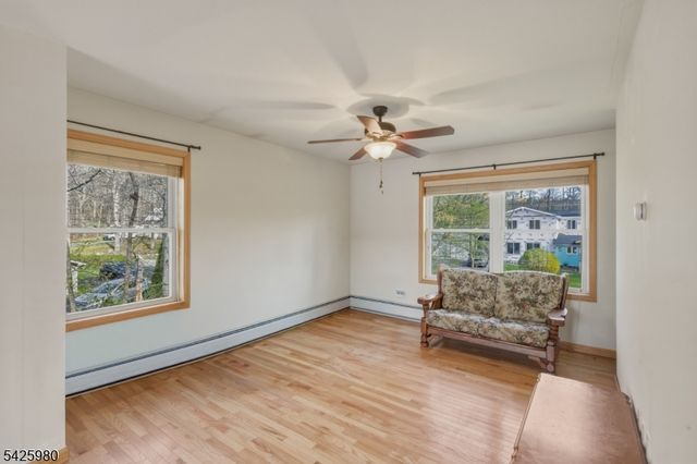 14 E Shore Dr, Hampton Twp., NJ 07860