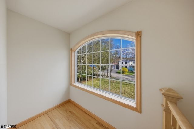 14 E Shore Dr, Hampton Twp., NJ 07860