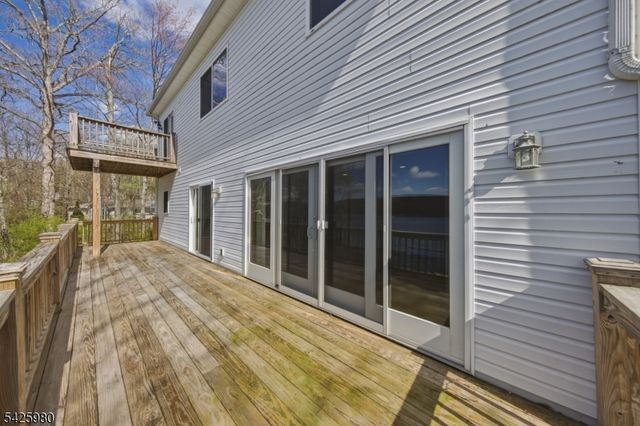 14 E Shore Dr, Hampton Twp., NJ 07860