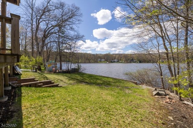 14 E Shore Dr, Hampton Twp., NJ 07860