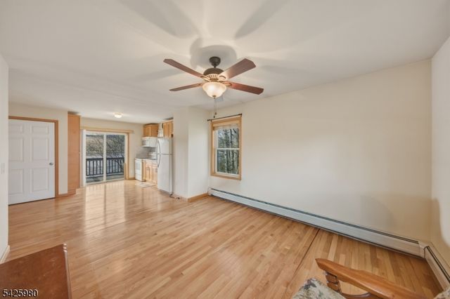 14 E Shore Dr, Hampton Twp., NJ 07860