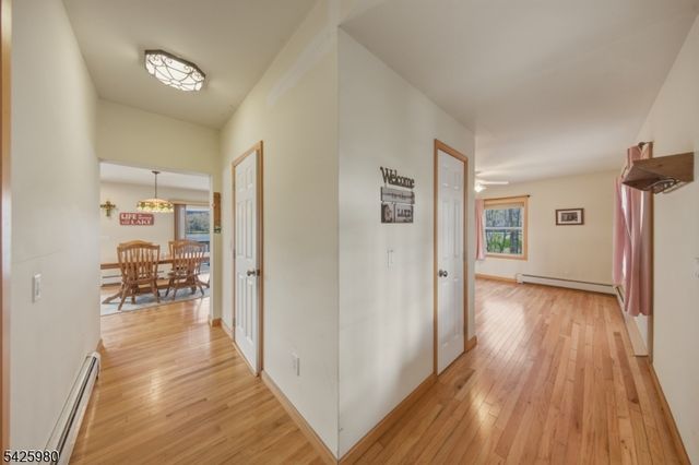 14 E Shore Dr, Hampton Twp., NJ 07860