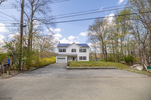 14 E Shore Dr, Hampton Twp., NJ 07860
