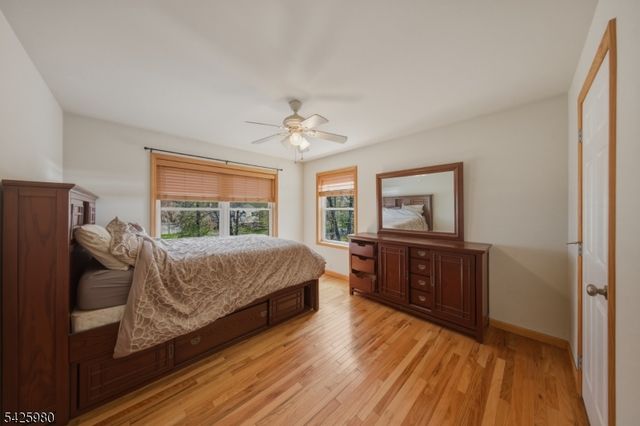14 E Shore Dr, Hampton Twp., NJ 07860