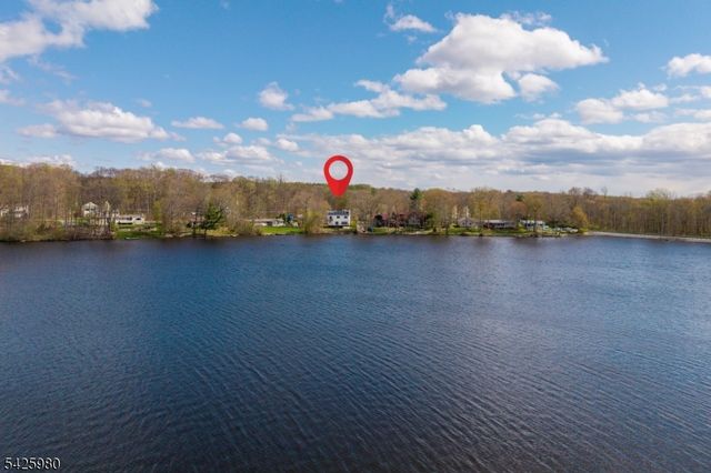 14 E Shore Dr, Hampton Twp., NJ 07860