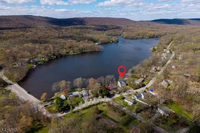 14 E Shore Dr, Hampton Twp., NJ 07860