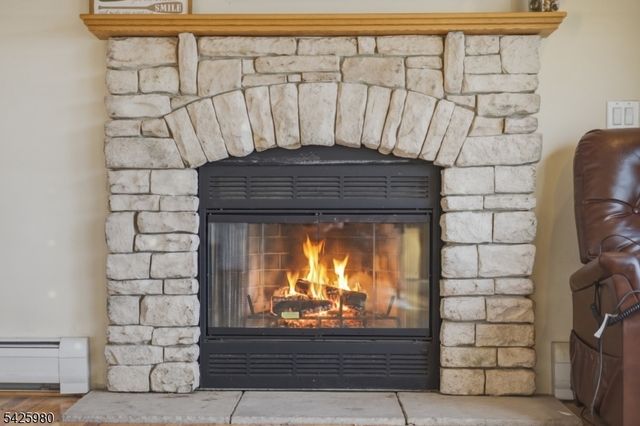 14 E Shore Dr, Hampton Twp., NJ 07860