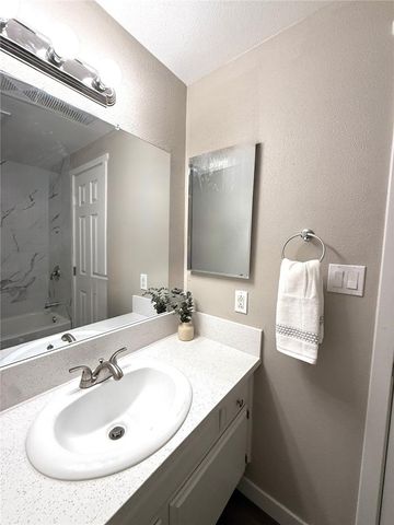 44251 E Raysack, Lancaster, CA 93535