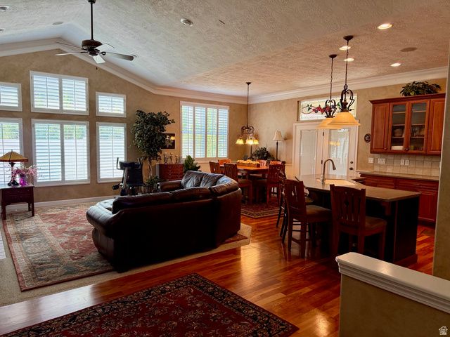 1467 W GREEN APPLE ST, South Jordan, UT 84095
