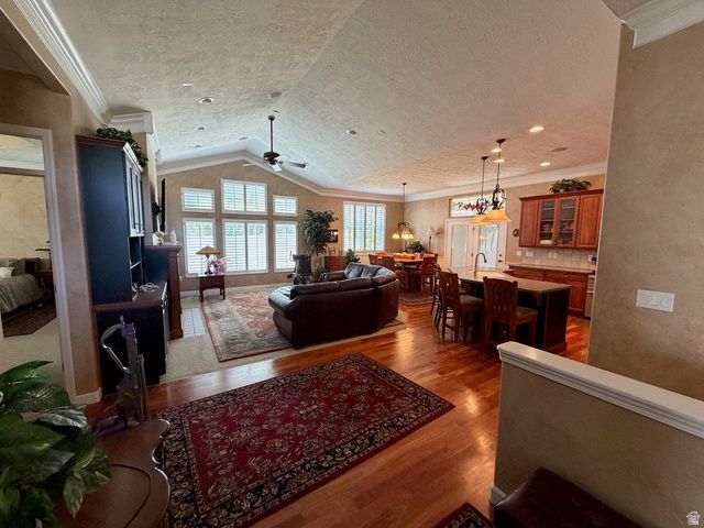 1467 W GREEN APPLE ST, South Jordan, UT 84095