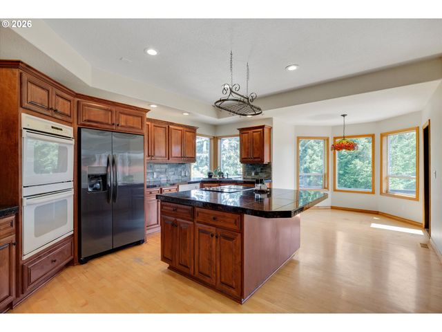 20530 S LELAND Rd, Oregon City, OR 97045
