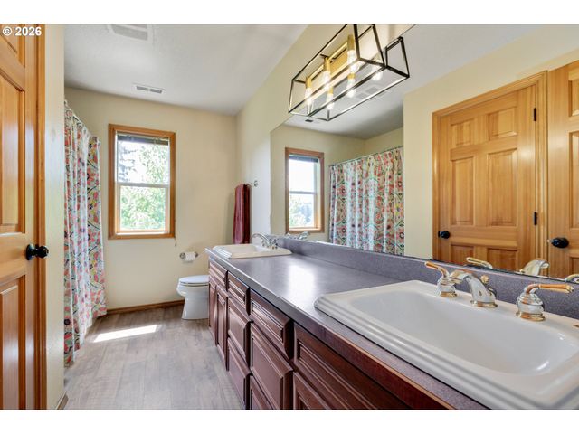 20530 S LELAND Rd, Oregon City, OR 97045