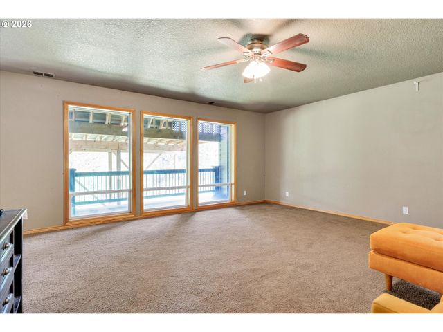 20530 S LELAND Rd, Oregon City, OR 97045