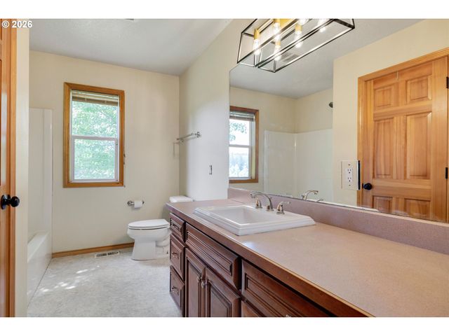 20530 S LELAND Rd, Oregon City, OR 97045