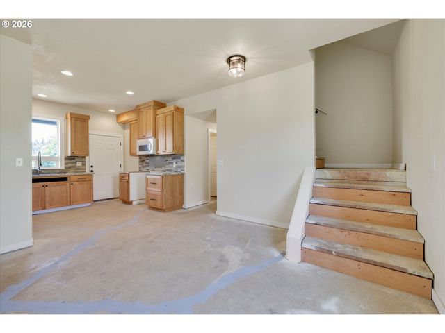 20530 S LELAND Rd, Oregon City, OR 97045