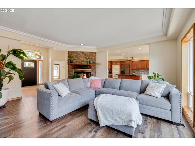 20530 S LELAND Rd, Oregon City, OR 97045