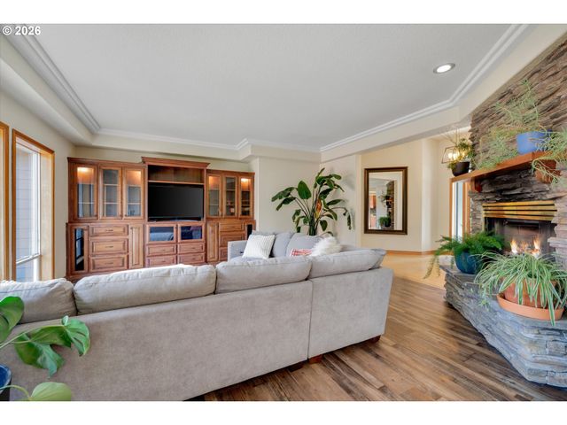 20530 S LELAND Rd, Oregon City, OR 97045