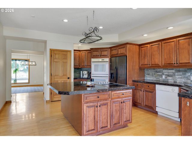 20530 S LELAND Rd, Oregon City, OR 97045