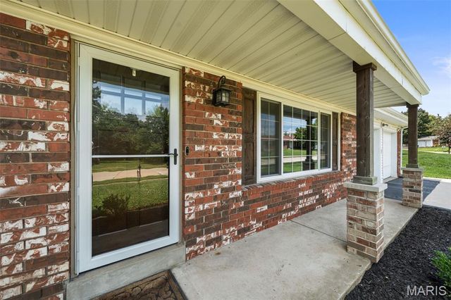 106 Bellechasse Drive, Chesterfield, MO 63017