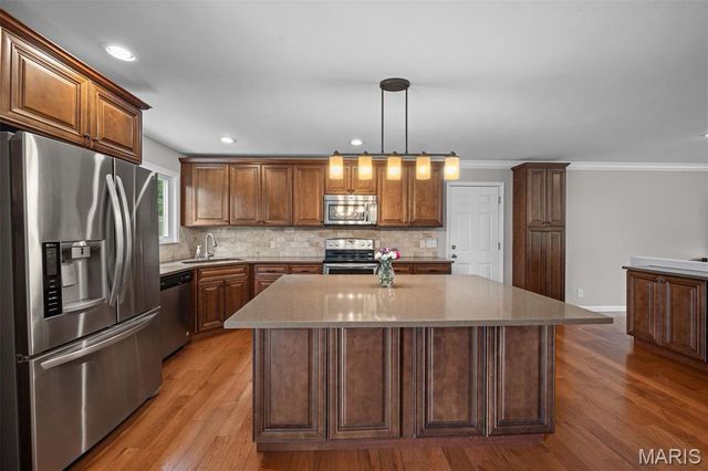 106 Bellechasse Drive, Chesterfield, MO 63017