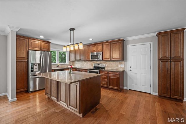 106 Bellechasse Drive, Chesterfield, MO 63017