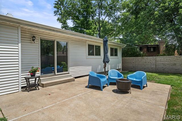 106 Bellechasse Drive, Chesterfield, MO 63017