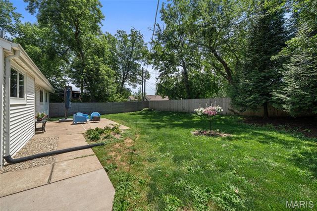 106 Bellechasse Drive, Chesterfield, MO 63017