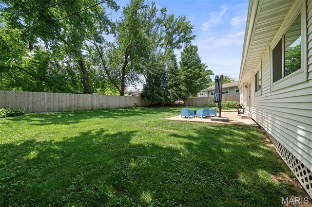 106 Bellechasse Drive, Chesterfield, MO 63017