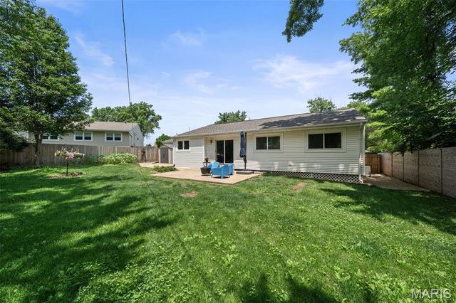 106 Bellechasse Drive, Chesterfield, MO 63017