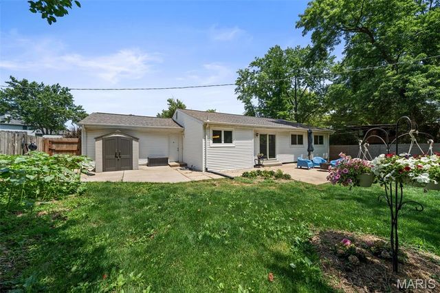 106 Bellechasse Drive, Chesterfield, MO 63017
