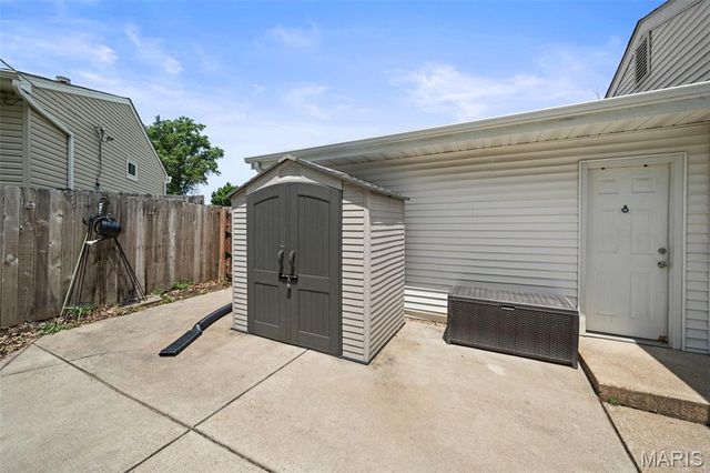 106 Bellechasse Drive, Chesterfield, MO 63017