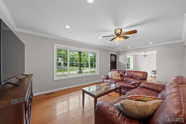106 Bellechasse Drive, Chesterfield, MO 63017