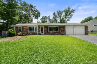 106 Bellechasse Drive, Chesterfield, MO 63017