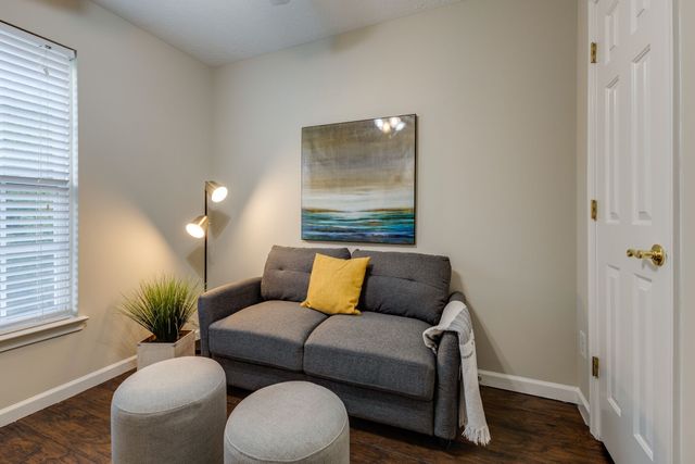 638 Saint Jules Ln, Nashville, TN 37211