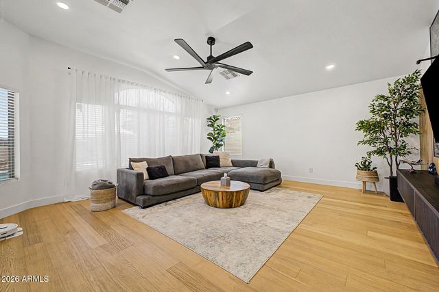 3913 W ESCUDA Drive, Glendale, AZ 85308