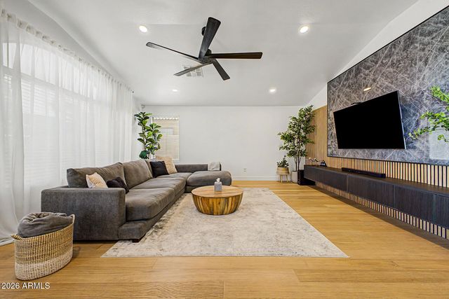 3913 W ESCUDA Drive, Glendale, AZ 85308